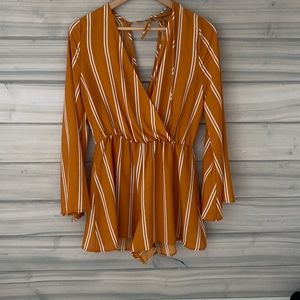 Cute romper size Small